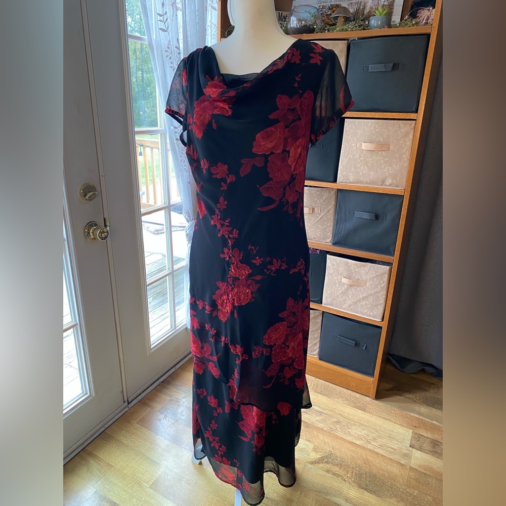 Connected Elegant Black and Red Floral Dress size large